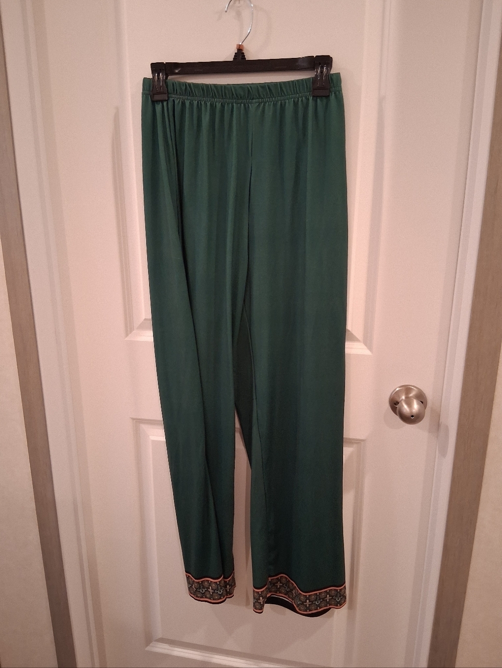 Green Wide-Leg Women's Pants with Decorative Hem Size Medium